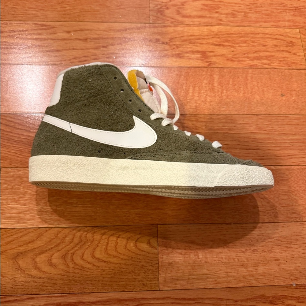 NEW Nike Olive and Cream high top sneakers